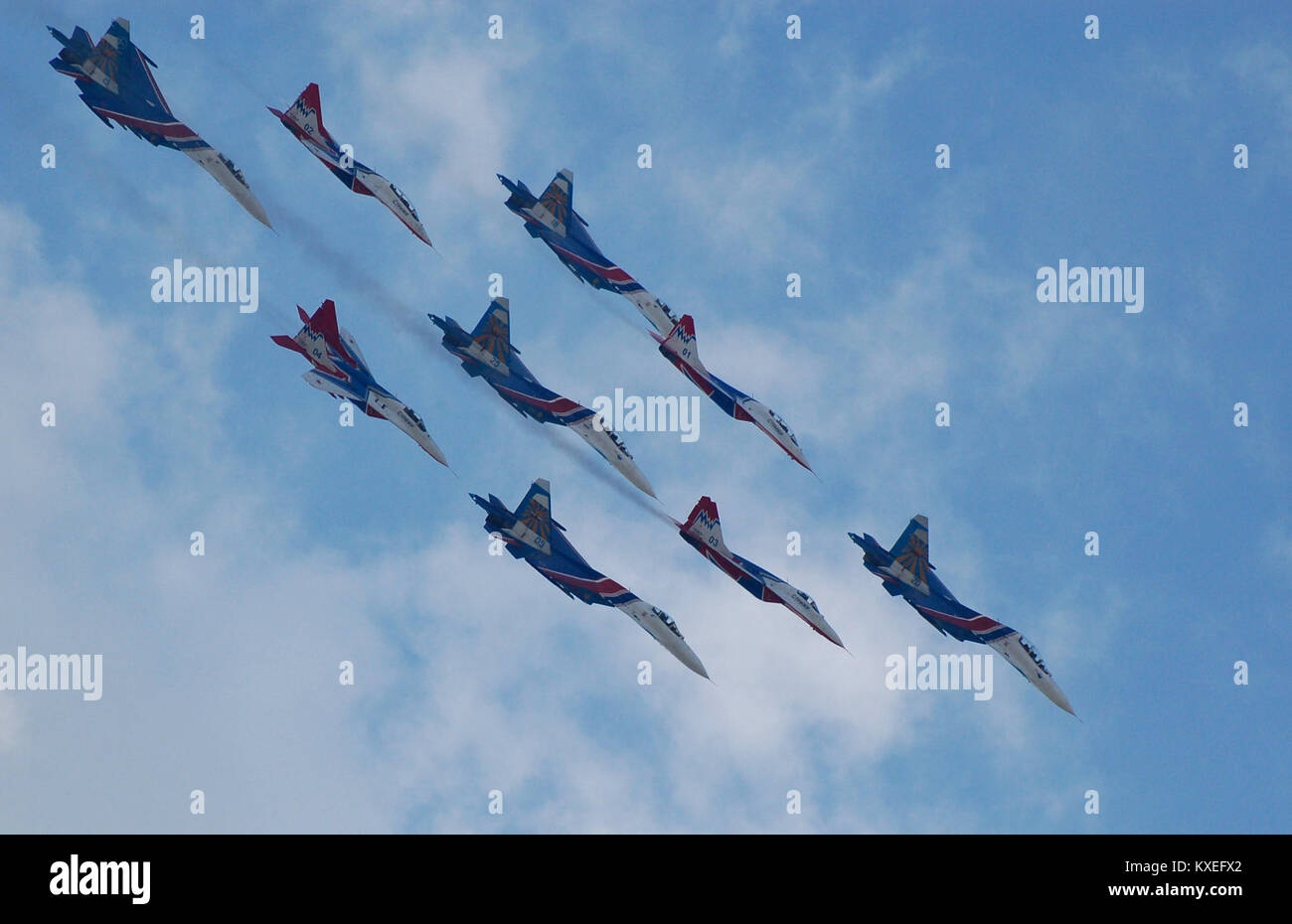 Una fotografia del MAKS 2007 International Aviation and Space Salon in Russia che mostra la formazione di aerei "Big Nine" durante lo spettacolo aereo. Foto Stock