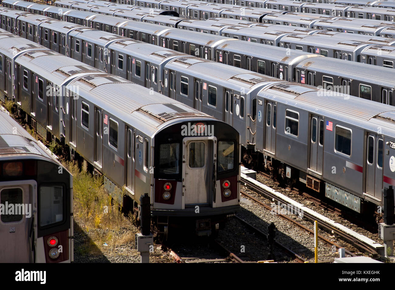 NEW YORK, Stati Uniti d'America - 1 Settembre 2016: New York City metropolitana per il transito di deposito nel Queens, a New York. NYC sistema di metropolitana hanno 6407 veicoli. Foto Stock