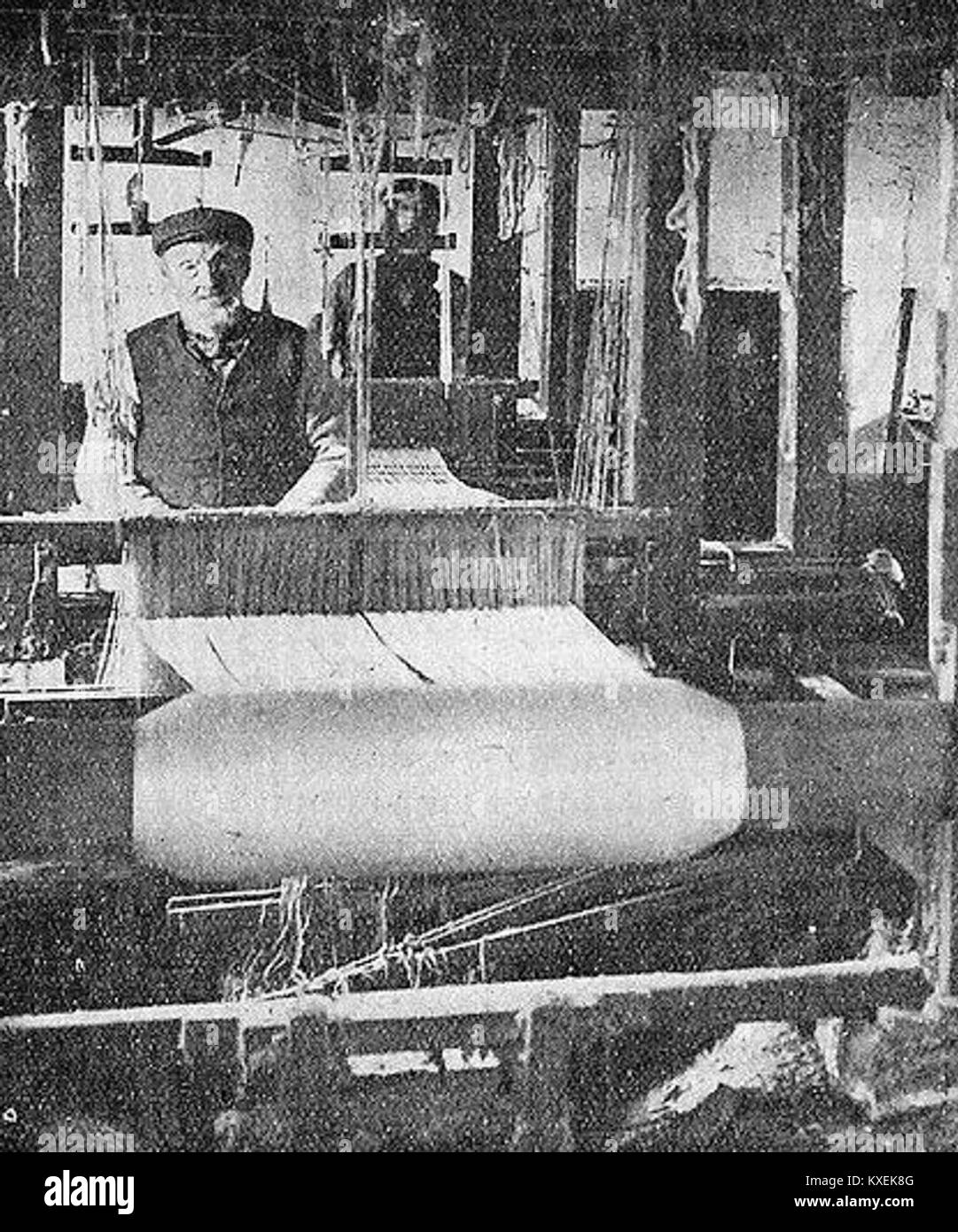 Una raffigurazione di Alexander (Sandy) Ogilvie, un tessitore del XIX secolo proveniente da Keith, Scozia, mostrato mentre lavorava al suo telaio, rappresentando l'artigianato tessile tradizionale del periodo. Foto Stock