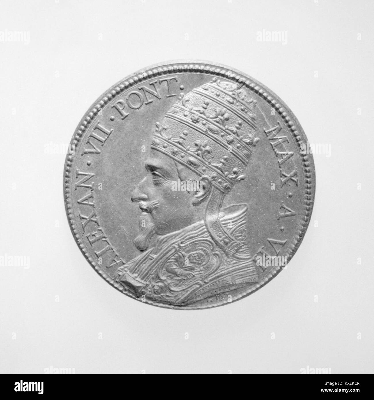 Questo ritratto raffigura Papa Alessandro VII, che ha guidato la Chiesa cattolica dal 1655 al 1667. Il suo papato durante il periodo barocco fu segnato dalla sua significativa influenza su questioni sia religiose che politiche nell'Europa del XVII secolo. Foto Stock