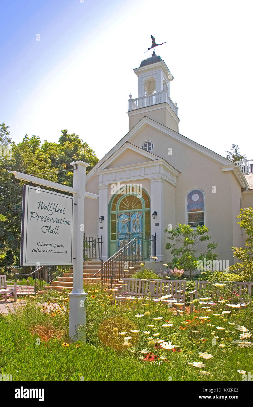 Il Wellfleet Preservation Hall - un ex chiesa cattolica nel centro di Wellfleet, Cape Cod, Massachusetts, STATI UNITI D'AMERICA Foto Stock
