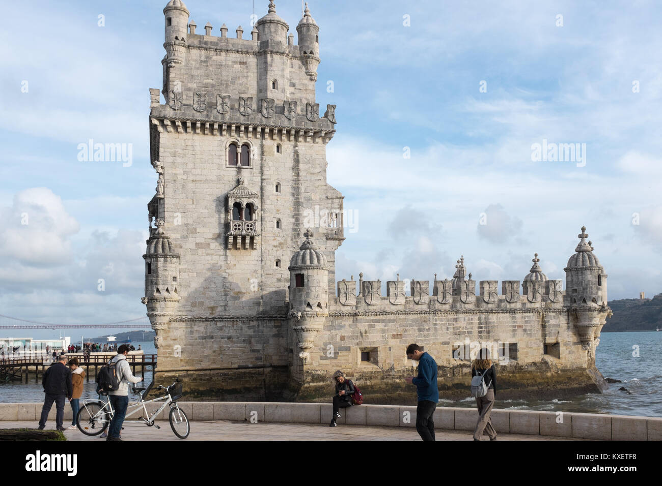 La Torre di Belem, una medievale torre fortificata sul fiume Tago a Lisbona, Portogallo Foto Stock