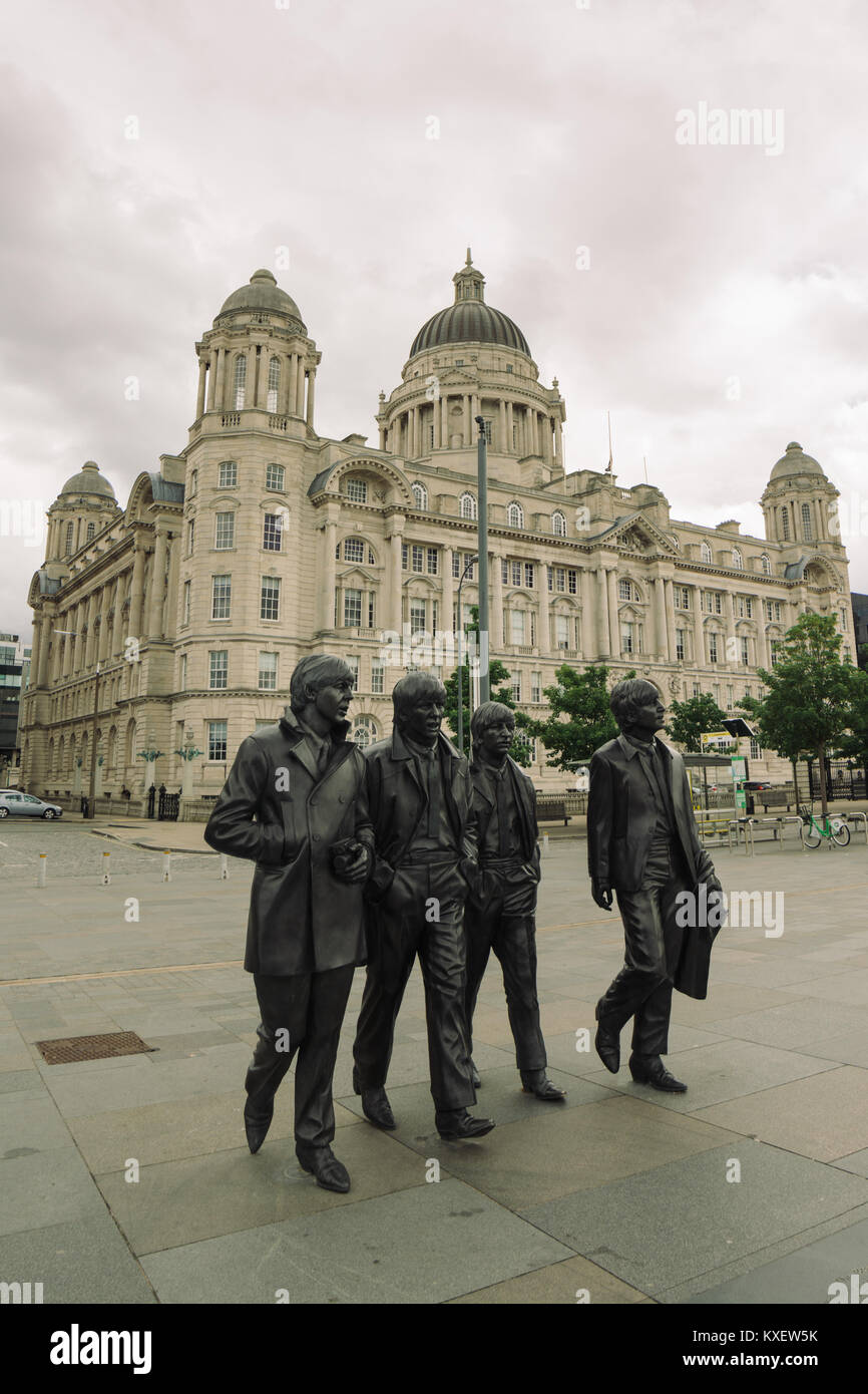 I Beatles statua. Un monumento a Liverpool, in Inghilterra, Regno Unito. Famose statue di bronzo dei quattro Beatles creato dallo scultore Andy Edwards. Foto Stock