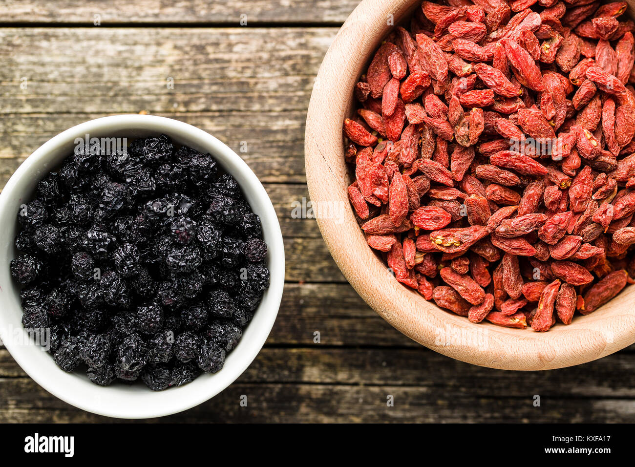 L'essiccato chokeberries e goji bacche. Foto Stock