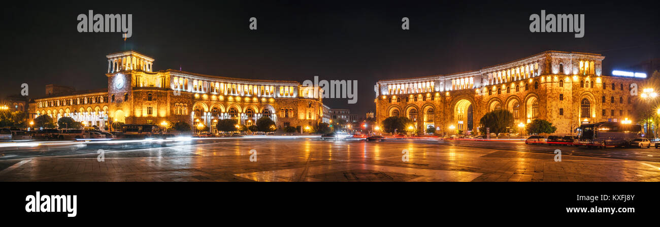 Il governo della Repubblica di Armenia e la Posta Centrale in Piazza della Repubblica a Yerevan durante la notte, Armenia. Foto Stock