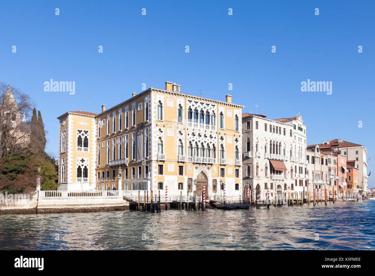 Palazzo Cavalli-Franchetti e Palazzo Barbaro, Grand Canal, San Marco, Venezia, Veneto, Italia su una soleggiata giornata invernale Foto Stock