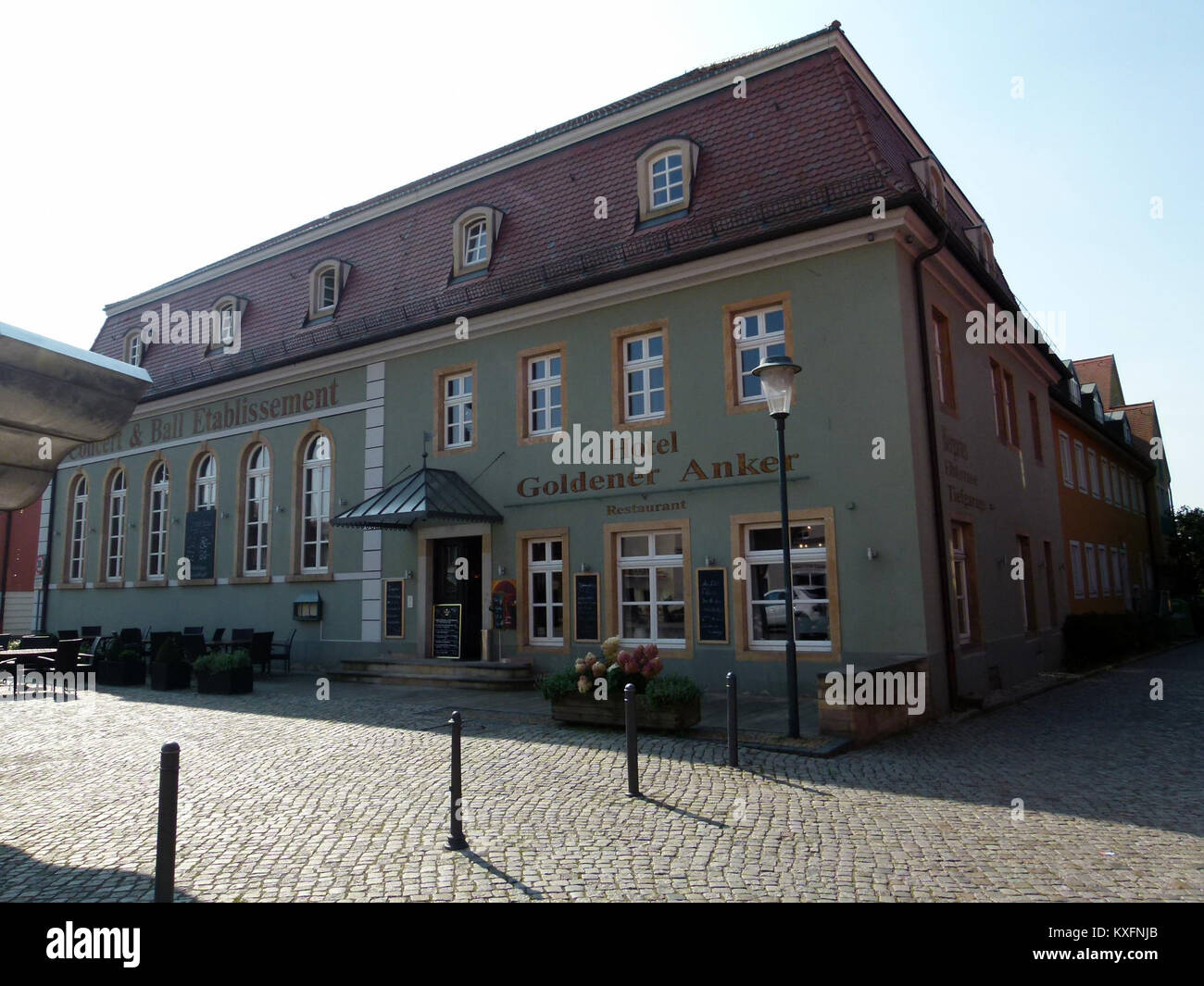 Altkötzschenbroda è un centro storico di Radebeul (Sassonia, Germania), caratterizzato da case conservate del XVII-XIX secolo, un verde villaggio e la Chiesa della Pace. Il numero 61 si riferisce a un edificio specifico in questo complesso storico, con la tradizionale disposizione del villaggio. Foto Stock