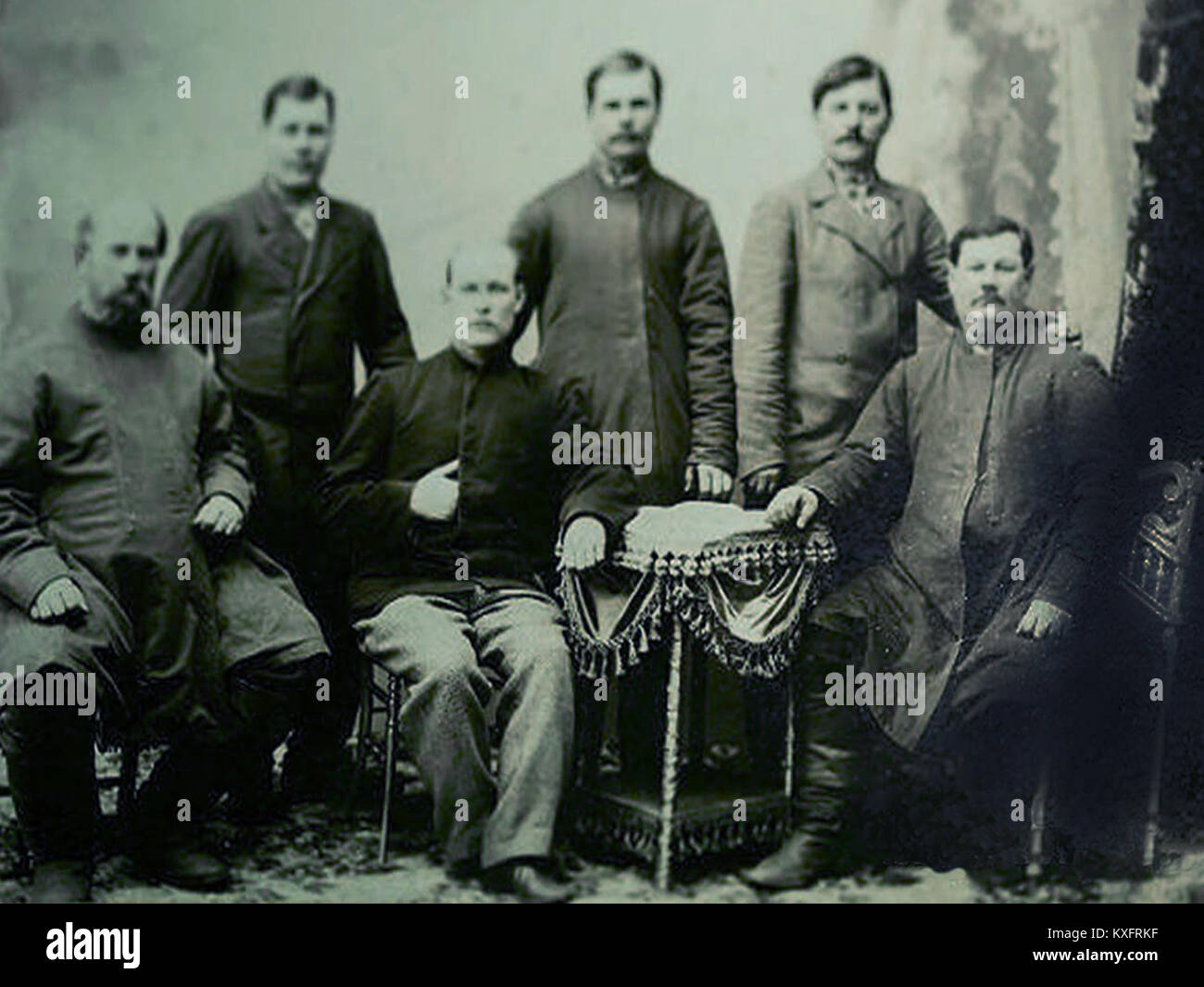 Questa immagine o documento fa riferimento ai piloti più anziani del fiume Dnipro, che erano responsabili della navigazione e della gestione del trasporto fluviale in Ucraina durante il XIX e l'inizio del XX secolo. Foto Stock