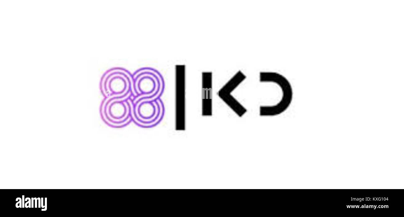 Una fotografia del 1916 di soldati del 2nd Uhlan Regiment che partecipano ad una celebrazione del villaggio a Czewl, combinando elementi di presenza militare e costumi rurali durante la prima guerra mondiale Foto Stock