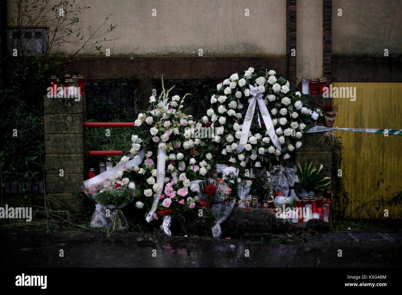 Fiori in memoria di Diana Quer dove il suo corpo è stato trovato in Rianxo martedì 09 gennaio 2018. Credito: Gtres Información más Comuniación on line, S.L./Alamy Live News Foto Stock