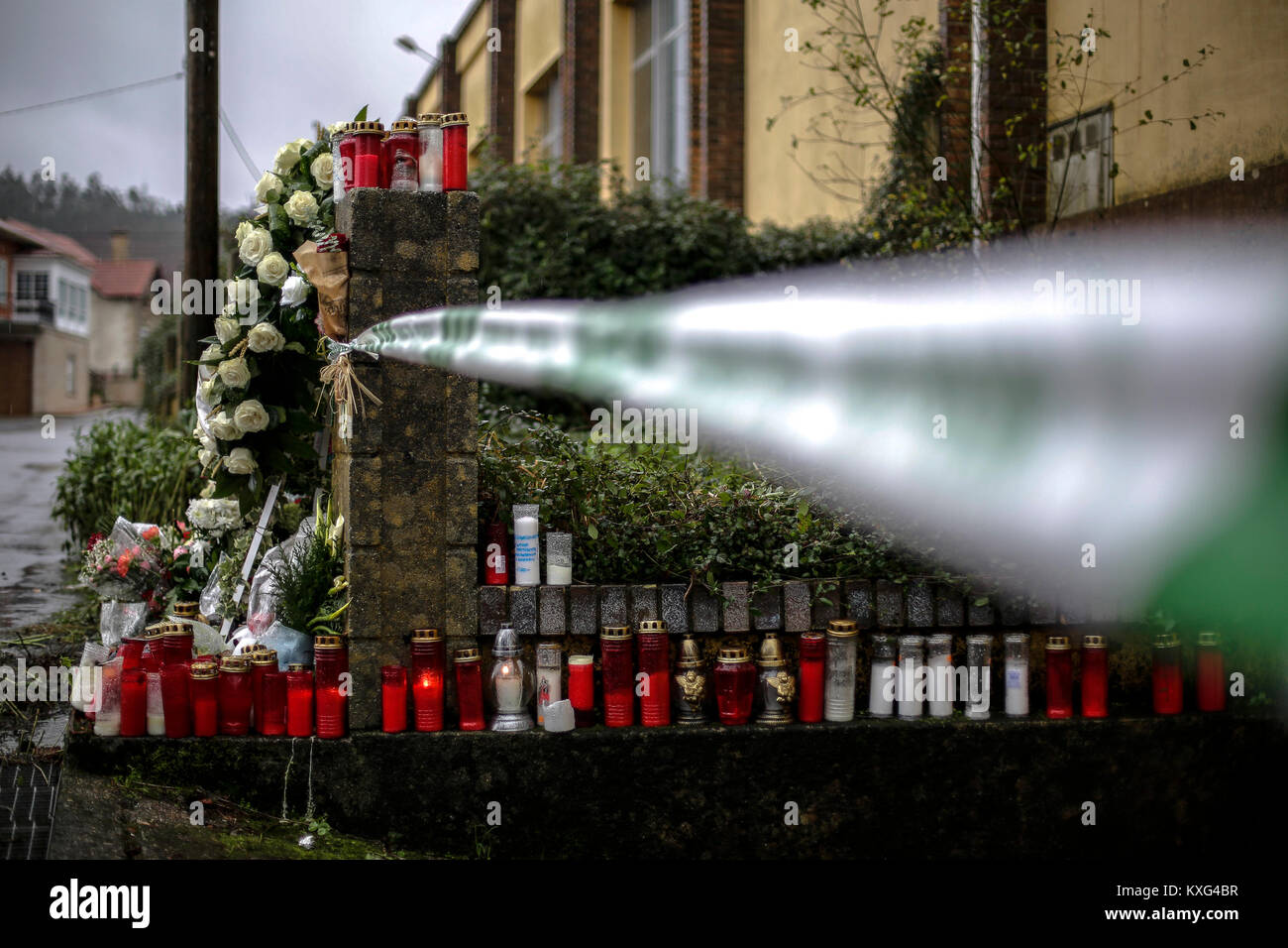 Fiori in memoria di Diana Quer dove il suo corpo è stato trovato in Rianxo martedì 09 gennaio 2018. Credito: Gtres Información más Comuniación on line, S.L./Alamy Live News Foto Stock
