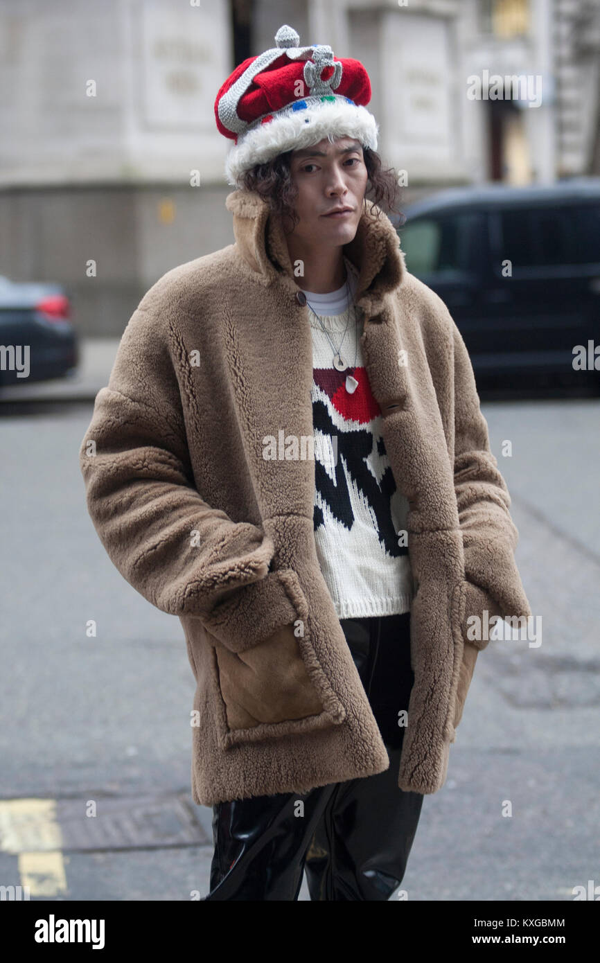 Street Style dal terzo giorno della London Fashion Week Mens AW 2018. L'immagine mostra il giornalista giapponese Yu Masui. Foto Stock