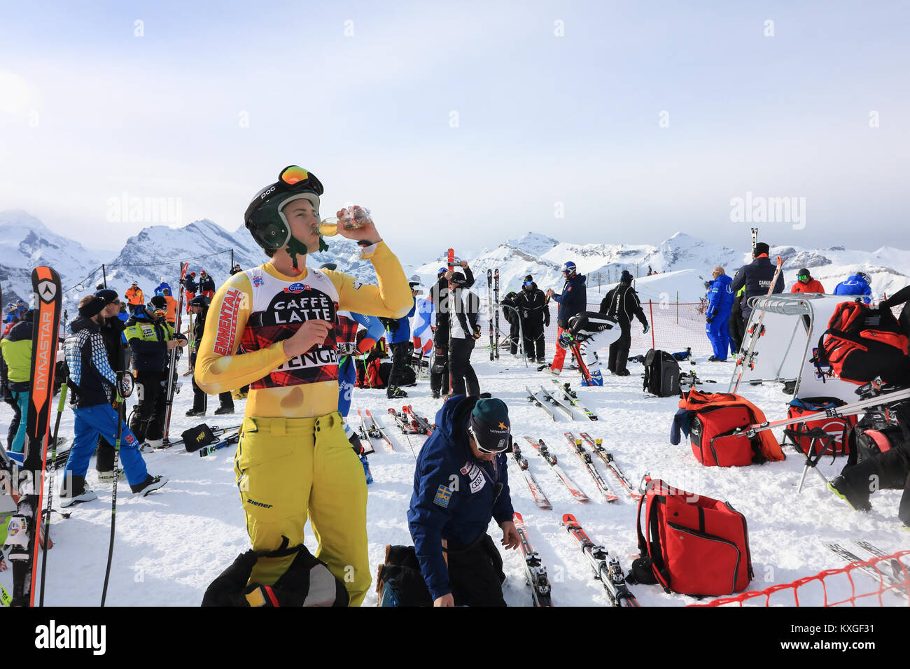 Lauberhorn Wengen, Svizzera. Decimo gen, 2018. Ai partecipanti il treno in anticipo di Coppa del Mondo di Sci Alpino svoltasi a Lauberhorn che inizia il 12 gennaio . La pista da sci è la più lunga gara di Coppa del Mondo di Sci Alpino e slalom è uno dei più esigenti corsi nel mondo Credito: amer ghazzal/Alamy Live News Foto Stock