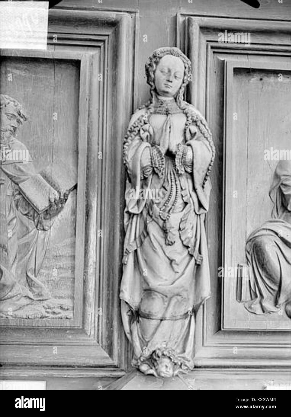 Una rappresentazione storica dell'ex chiesa abbaziale di Saint-Ayoul a Provins, in Francia, che illustra gli elementi architettonici romanici e la disposizione ecclesiastica dell'abbazia. Foto Stock