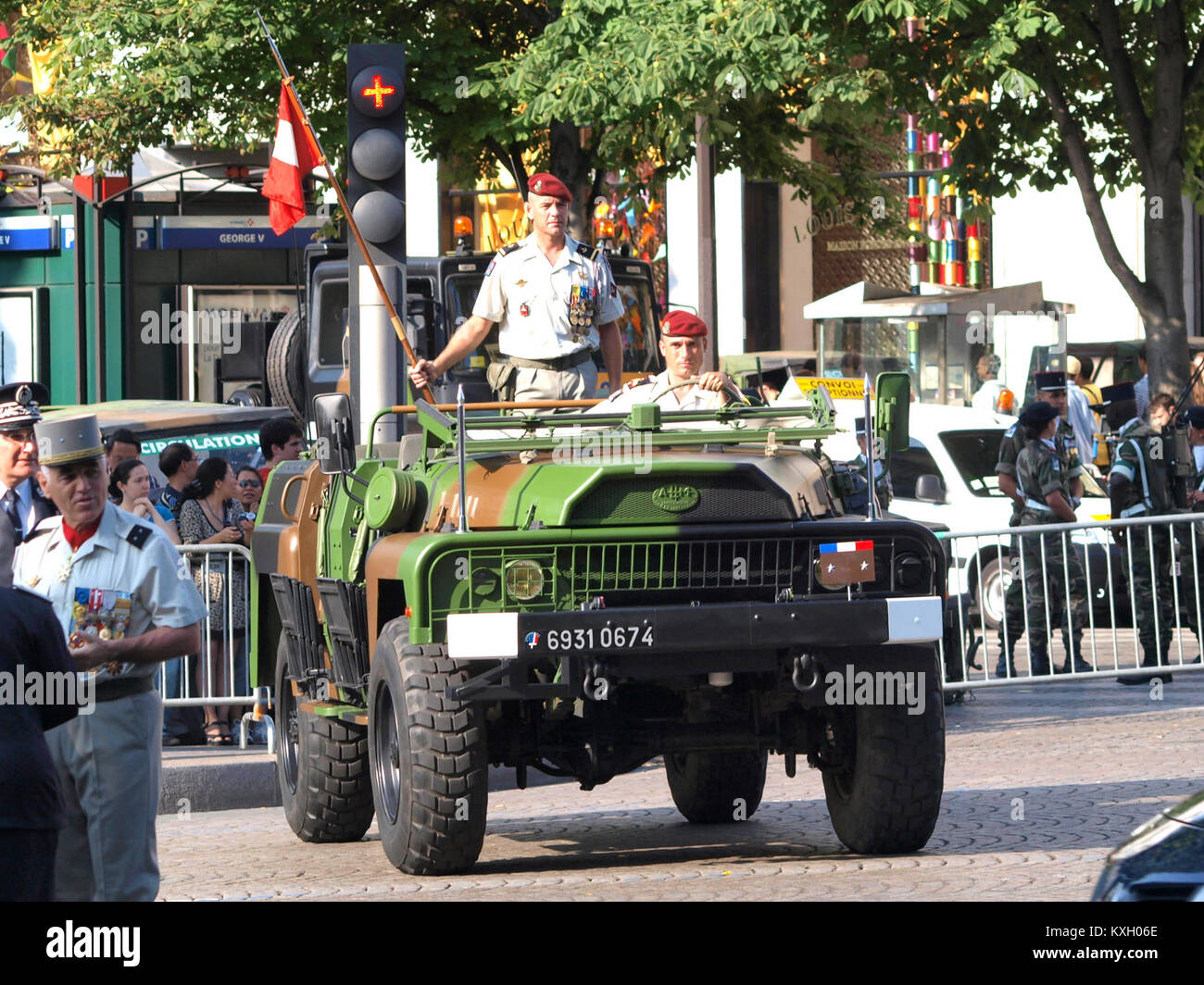 Una fotografia dell'ACMAT VLRA, un veicolo francese da ricognizione leggera e di supporto utilizzato per le operazioni militari. L'immagine mostra il suo design e la sua funzionalità nelle applicazioni di difesa. Foto Stock