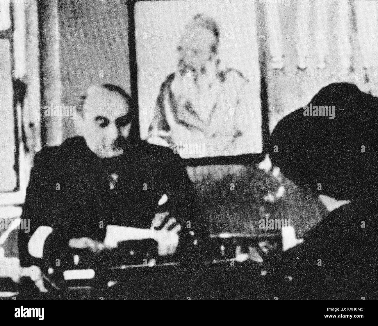 Adam Czerniaków fu il capo del Consiglio ebraico del ghetto di Varsavia durante la seconda guerra mondiale. La didascalia si riferisce al suo ruolo e alla documentazione storica della vita nel ghetto di Varsavia sotto l'occupazione nazista. Foto Stock