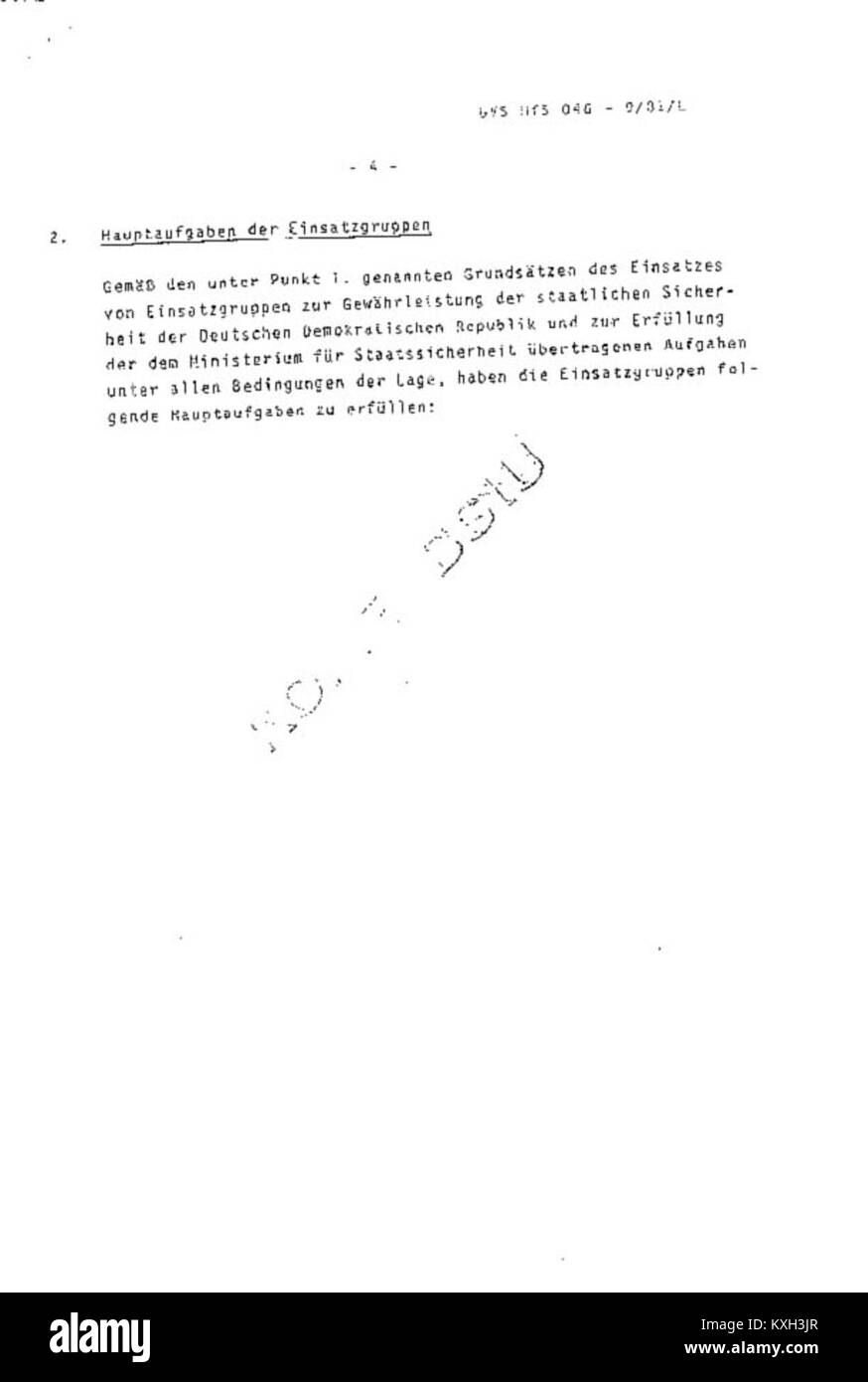 Il presente documento delinea i principi operativi e i compiti principali dell'Einsatzgruppen sul campo, che si riferiscono probabilmente a operazioni militari o paramilitari durante i periodi di guerra o di conflitto. Foto Stock Il presente documento delinea i principi operativi e i compiti principali dell'Einsatzgruppen sul campo, che si riferiscono probabilmente a operazioni militari o paramilitari durante i periodi di guerra o di conflitto. Foto Stock