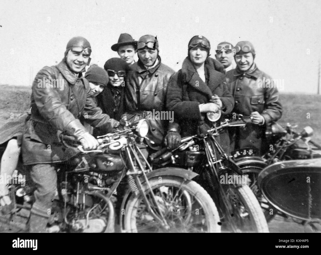 Fotografia di motociclette AJS prodotte da A. J. Stevens & Co.. Ltd., un'azienda britannica che mostra modelli utilizzati a metà del XX secolo per il trasporto e il tempo libero. Foto Stock