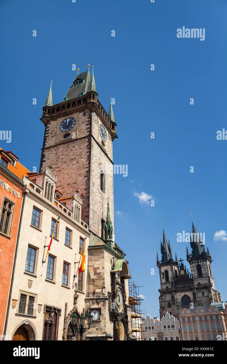 Il Municipio della Città Vecchia in giornata soleggiata, Praga, Repubblica Ceca. Foto verticale Foto Stock