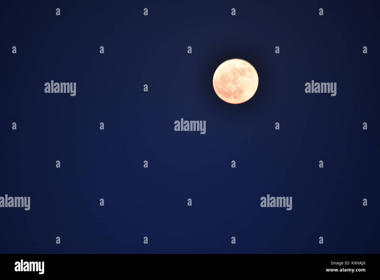 Bella Luna IN FONDO NATURALE Foto Stock