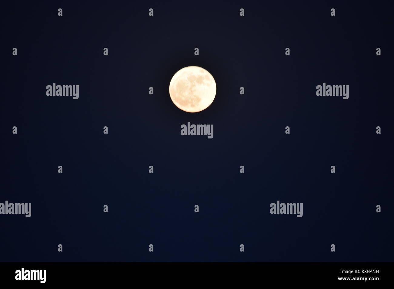 Bella Luna IN FONDO NATURALE Foto Stock