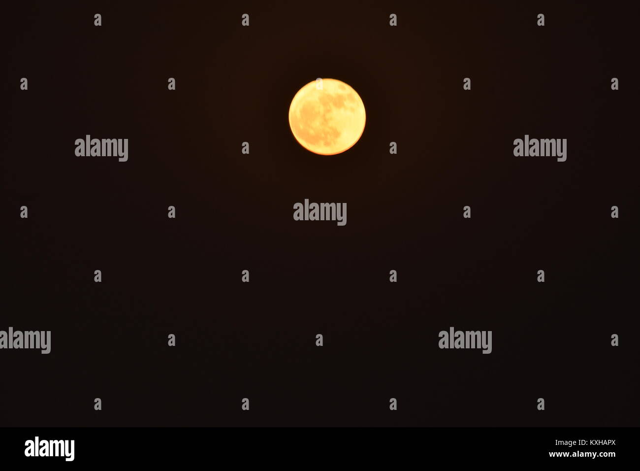 Bella Luna IN FONDO NATURALE Foto Stock