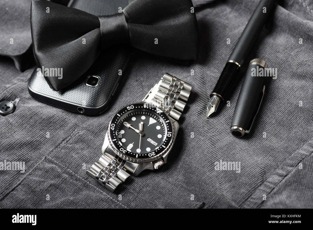 Closeup uomini orologio subacqueo con bracciale in acciaio inossidabile Foto Stock