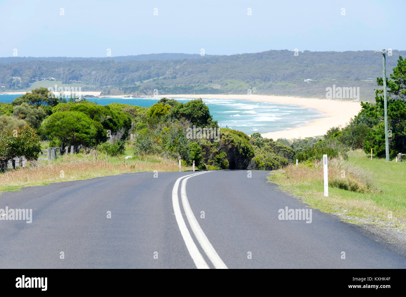 Strada che conduce alla spiaggia, Cuttagee, Nuovo Galles del Sud, Australia Foto Stock
