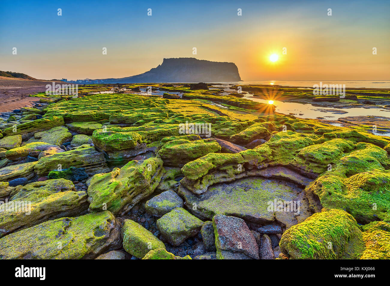 Sunrise a Jeju fare Seongsan Ilchulbong, Jeju Island, Corea del Sud Foto Stock