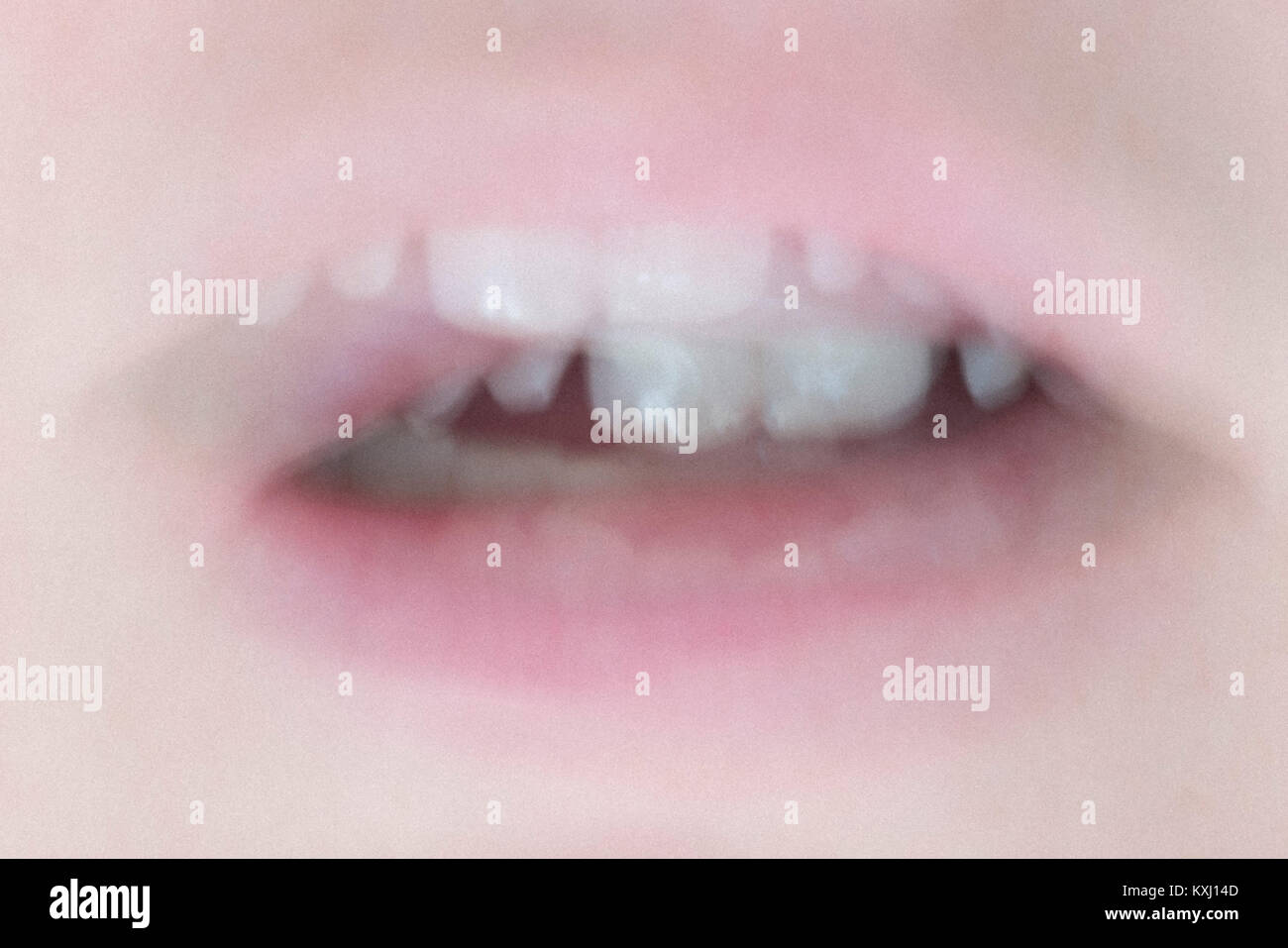 Primo piano bocca della donna sfocata Foto Stock