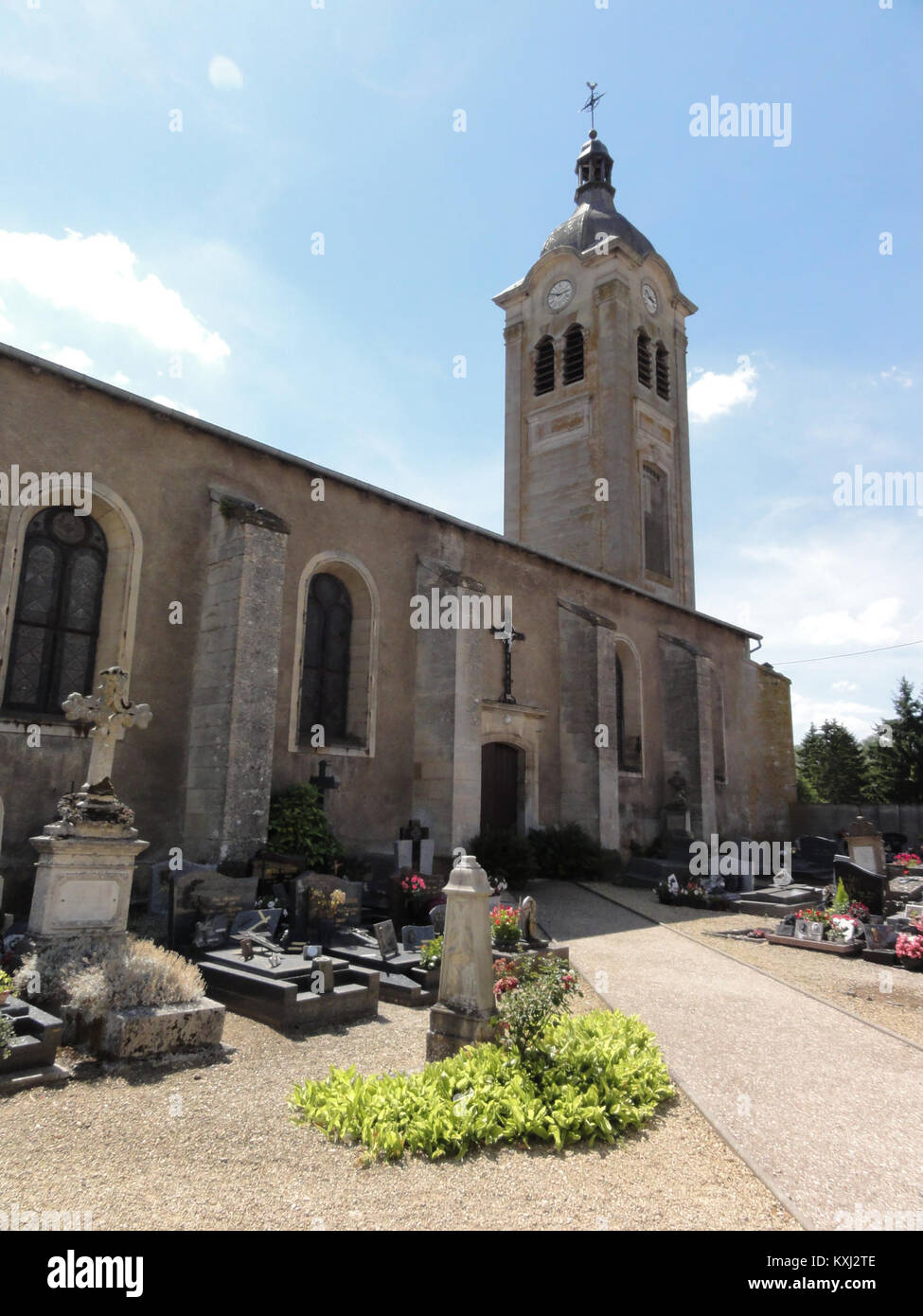 L'Église Saint-Loup in Billy-sous-Mangiennes (Mosa, Grand Est, Francia) è una chiesa di origine romanica, ricostruita nel 1771, con una torre ricostruita nel 1927 ed elencata come monumento storico (PA00106499). Foto Stock