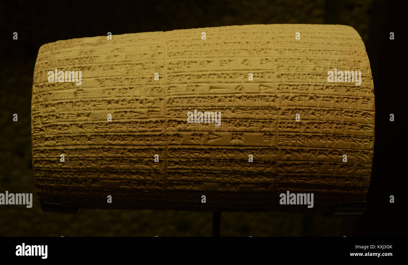 Una botte di fondazione di Nabucodonosor II, esposta al Musée de Mariemont, Belgio. L'artefatto offre informazioni sull'architettura babilonese e sulle iscrizioni reali dell'antica Mesopotamia. Foto Stock