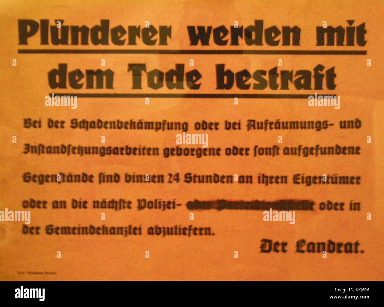 Documento o avviso che descrive un evento di saccheggio o saccheggio, spesso collegato a disordini sociali, azioni belliche o sequestro illegale di beni in contesti storici. Foto Stock