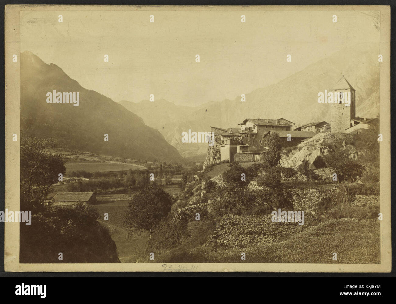 Questa mappa del 1691 di Andorra-la-Vella del cartografo J-A Brutails offre un'illustrazione dettagliata dei confini territoriali, della struttura urbana e del contesto geografico della città alla fine del XVII secolo. Foto Stock