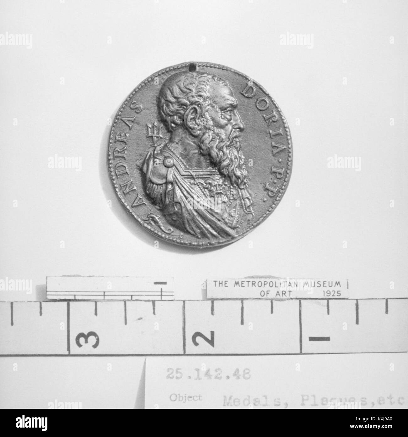 Andrea Doria, ammiraglio genovese del XV e XVI secolo, giocò un ruolo chiave nella storia navale, in particolare nel Mediterraneo. La sua influenza si estese oltre le campagne militari, dando forma alla potenza navale e alla diplomazia europea. Foto Stock