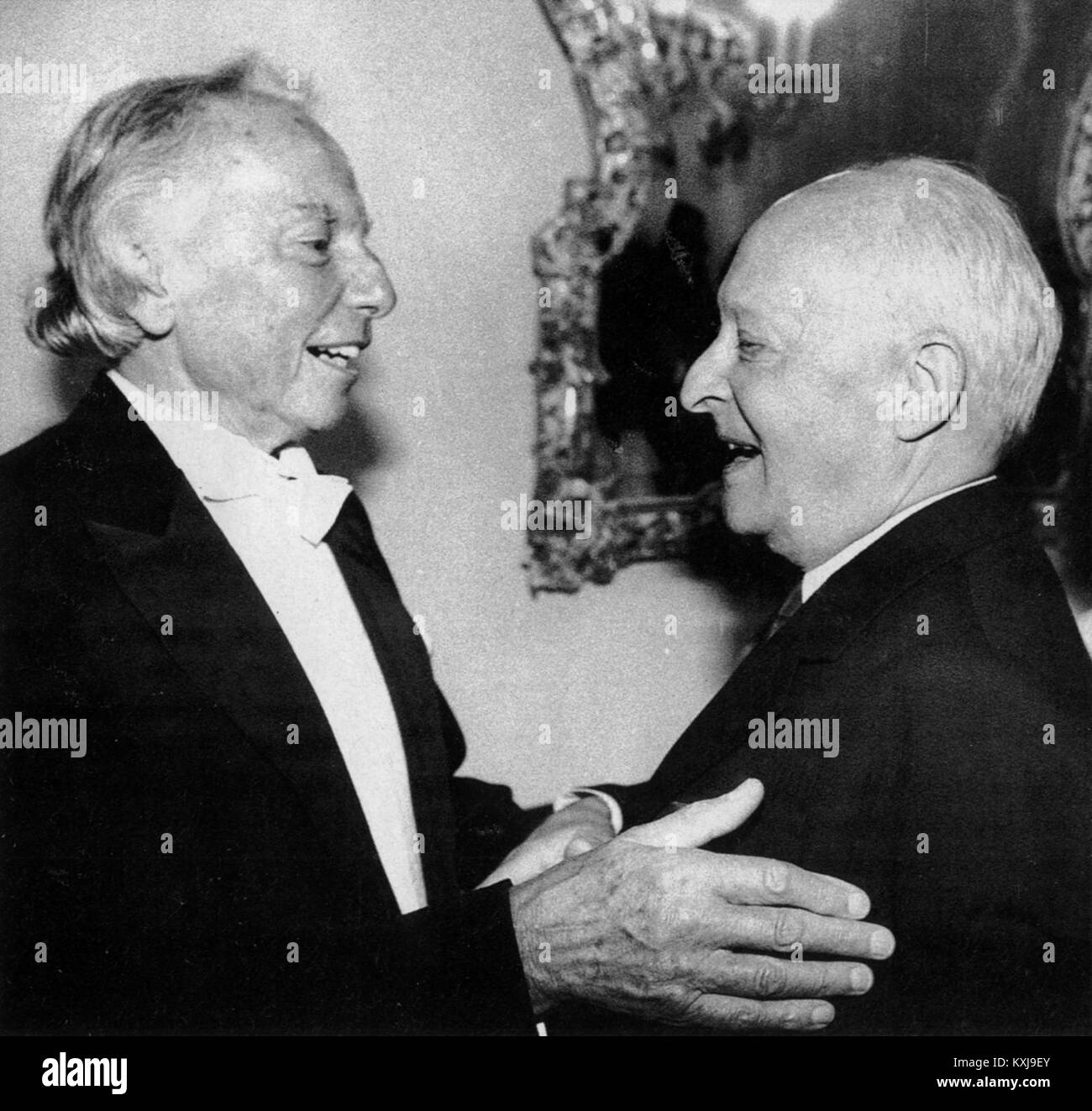 Fotografia del 1990 con i compositori polacchi Andrzej Panufnik e Witold Lutosławski, due delle figure più influenti della musica classica polacca del XX secolo, note per le loro composizioni moderniste. Foto Stock