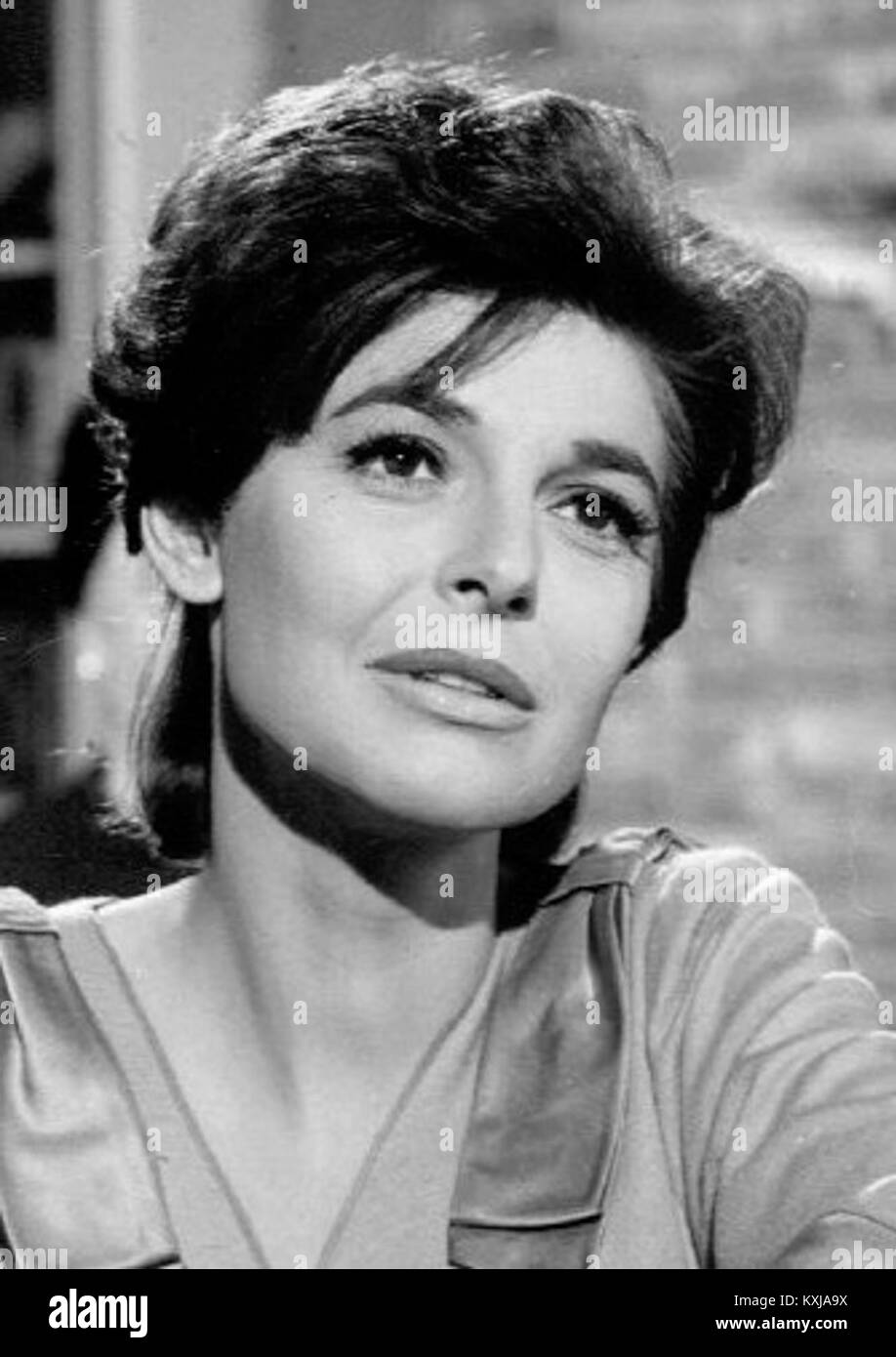 Una fotografia del 1964 dell'attrice Anne Bancroft al Chrysler Theatre, che documenta un momento della sua illustre carriera nel teatro e nel cinema americano. Foto Stock