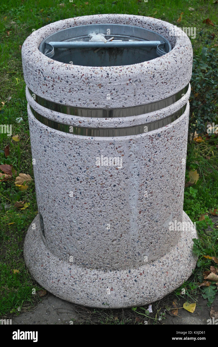 Street nel cestino a Novi Sad Serbia Foto Stock