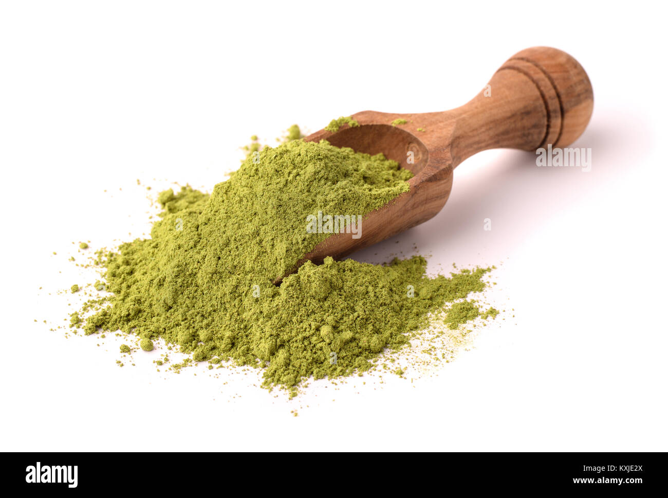 Cucchiaio di legno di henna polvere isolata su bianco Foto Stock