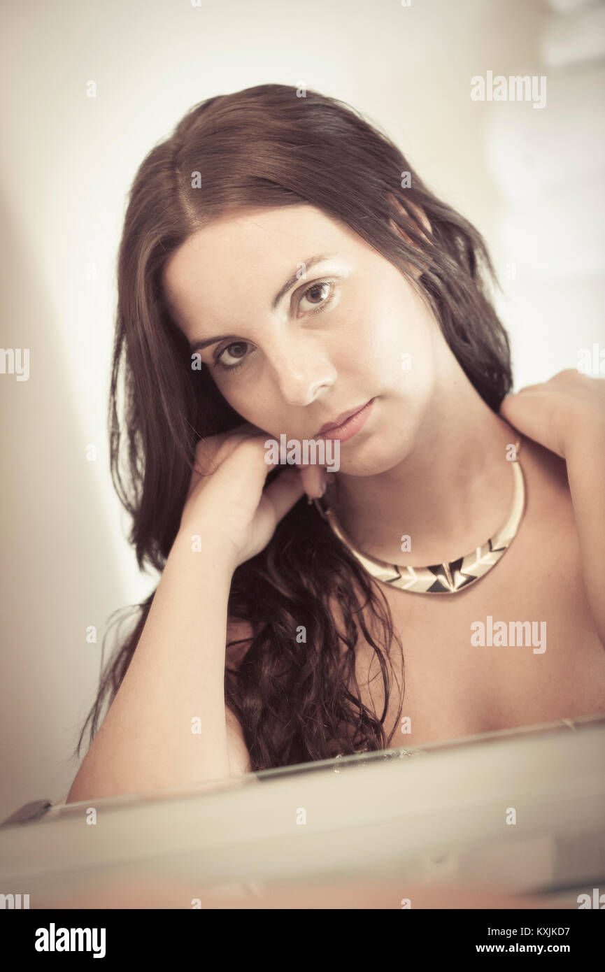 Ritratto di una giovane e bella donna. Foto Stock