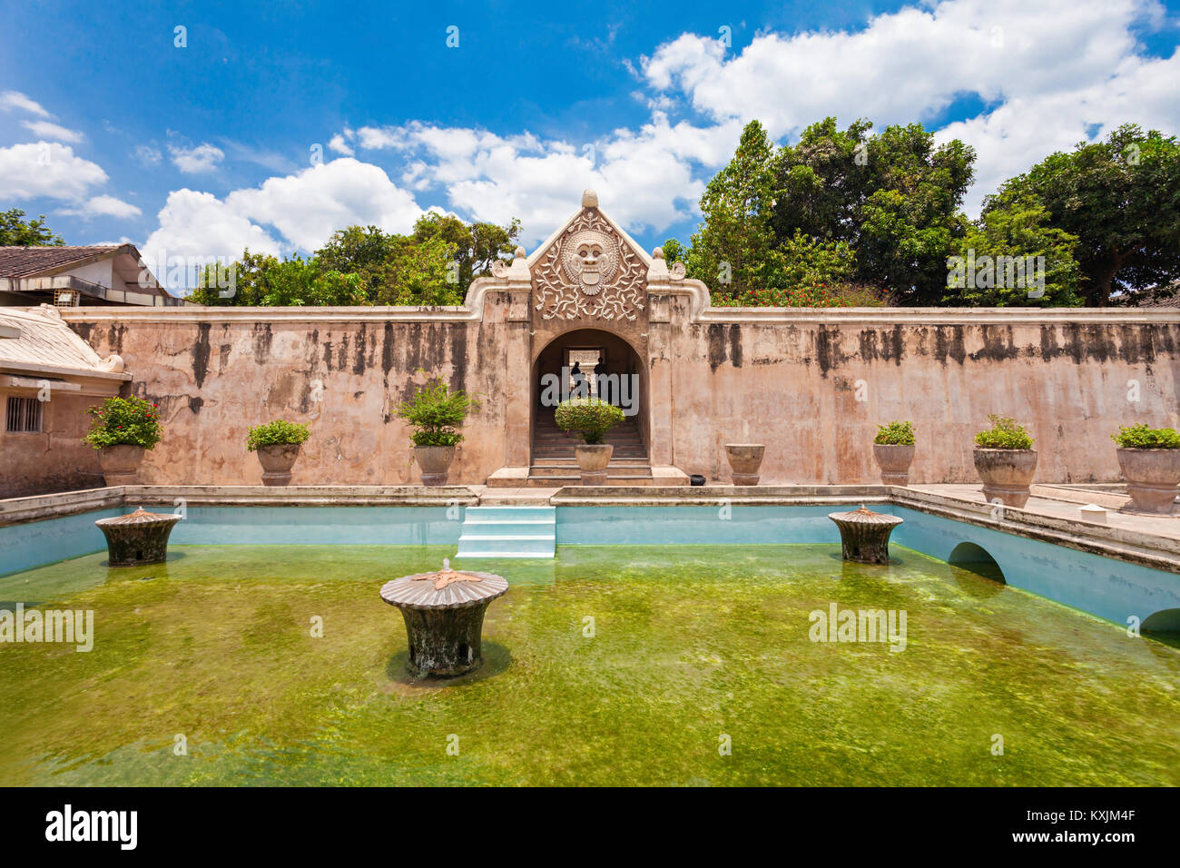 YOGYAKARTA, Indonesia - 23 ottobre 2014: Taman Sari Castello d'acqua è un sito di un ex giardino reale del sultanato di Yogyakarta Foto Stock