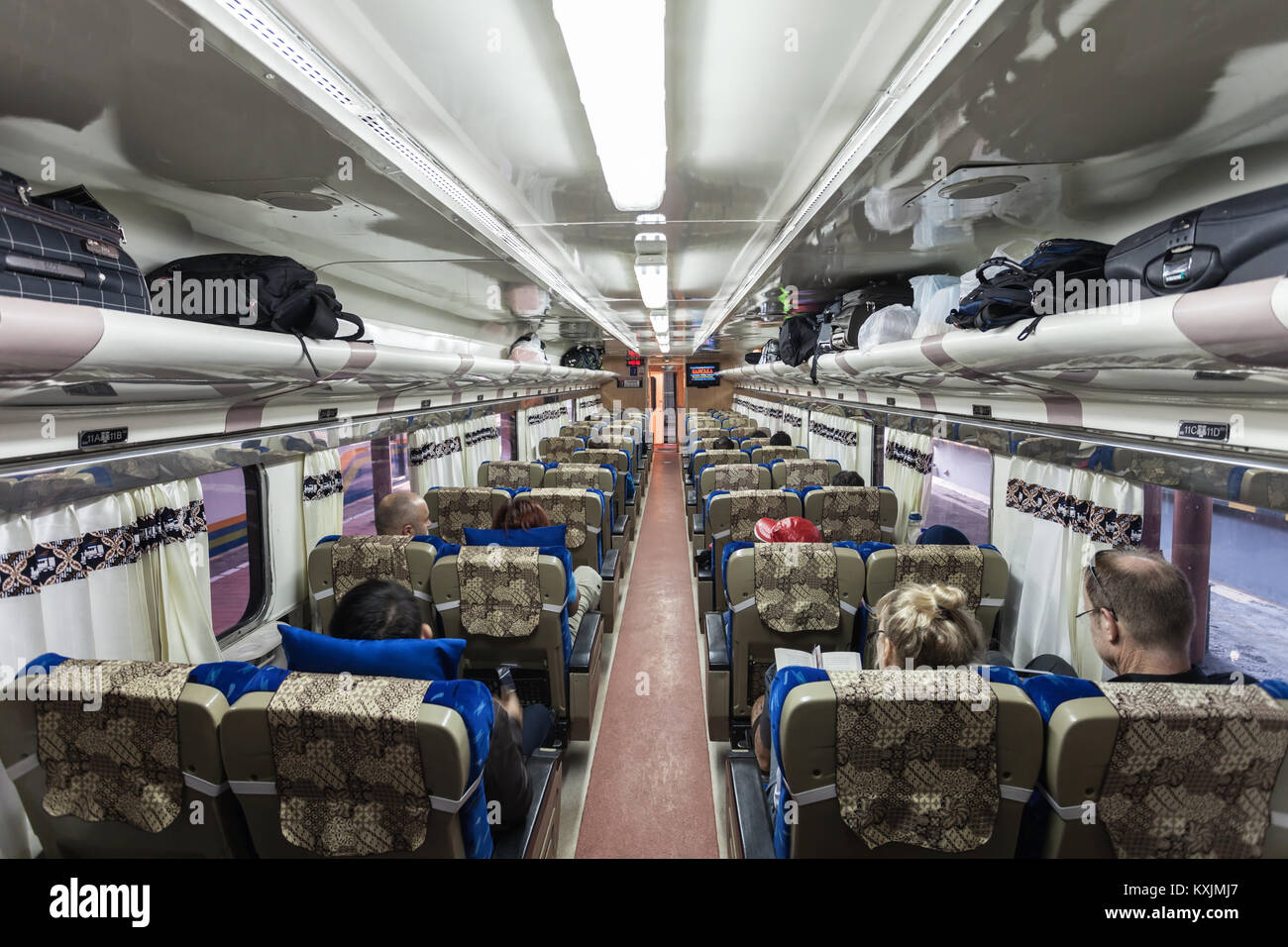 YOGYAKARTA, Indonesia - 24 ottobre 2014: indonesiano treno interno. Foto Stock