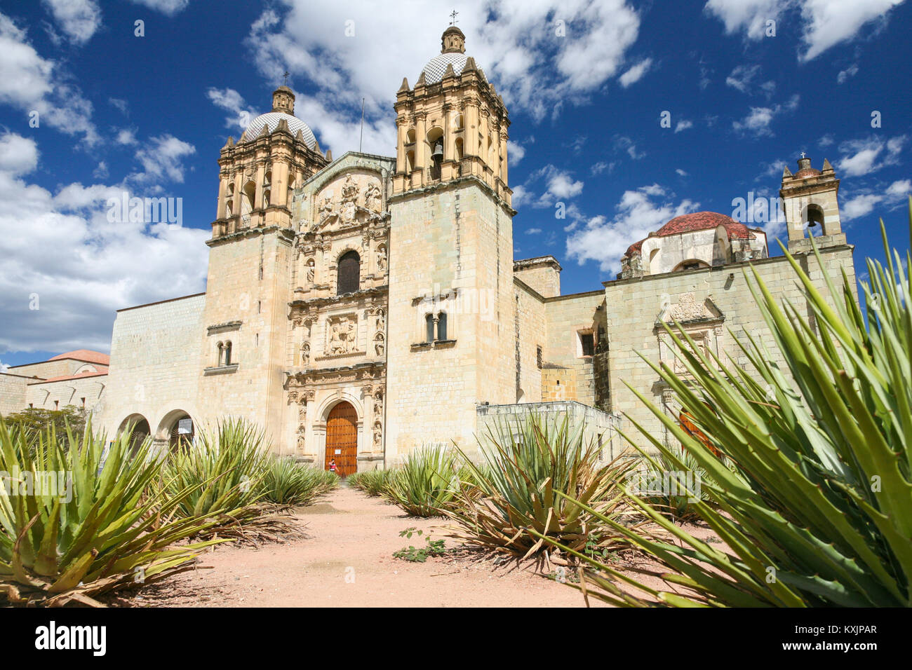 La facciata della chiesa di Santo Domingo de Guzman in Oaxaca, Messico Foto Stock