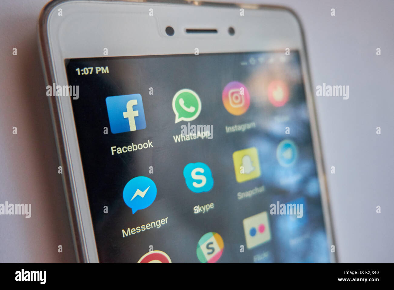 Ucraina - CHERKASY gennaio 08, 2017 famose reti sociali su una schermata dello smartphone Foto Stock