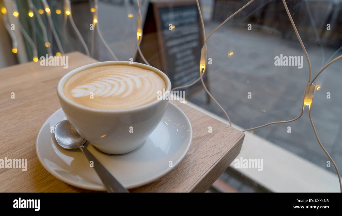 Pronto a bere il caffè caldo latte Foto Stock