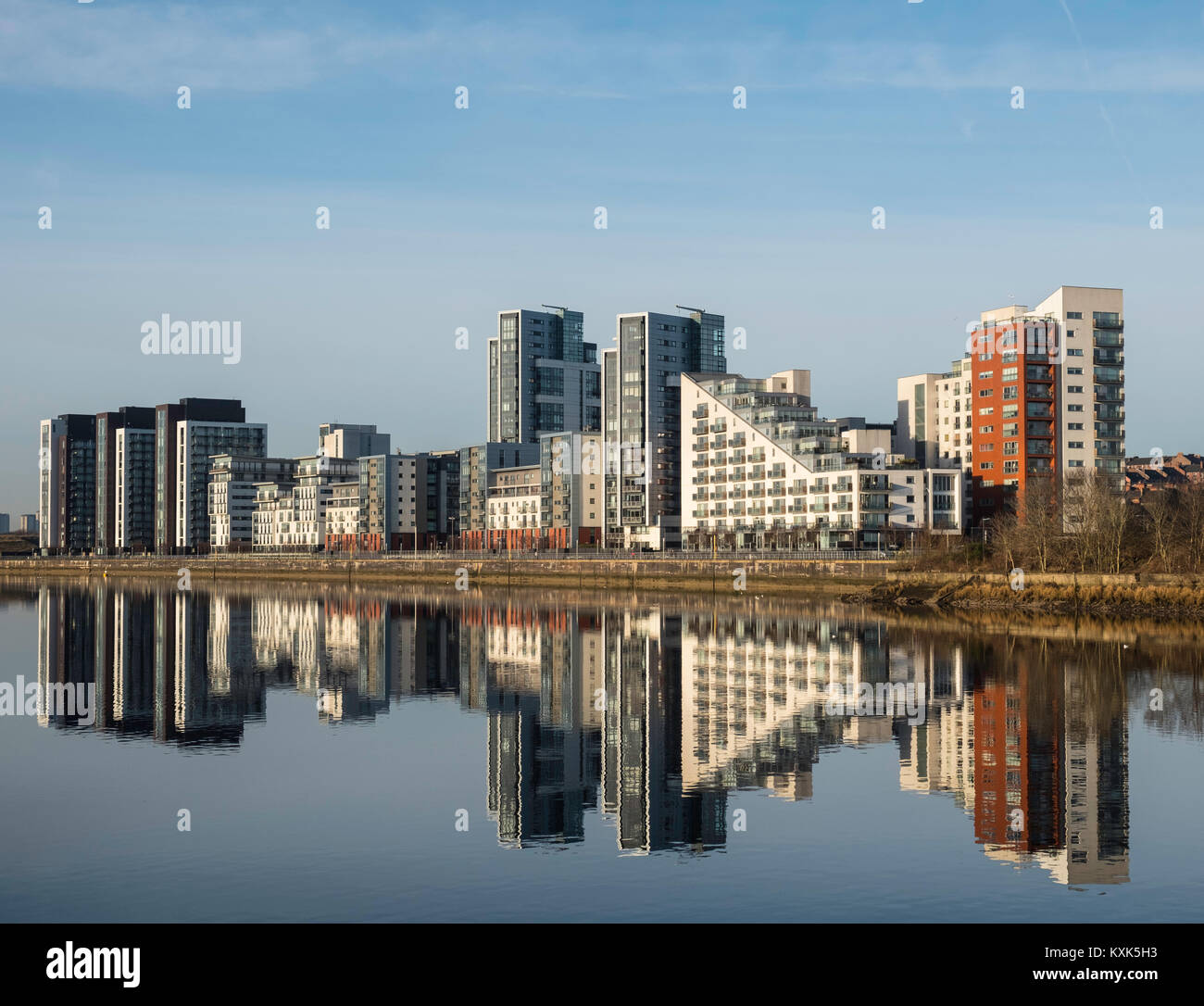 Vista del porto di Glasgow albergo moderno sviluppo con molti alto e moderno riverside edifici di appartamenti a Glasgow, Regno Unito Foto Stock
