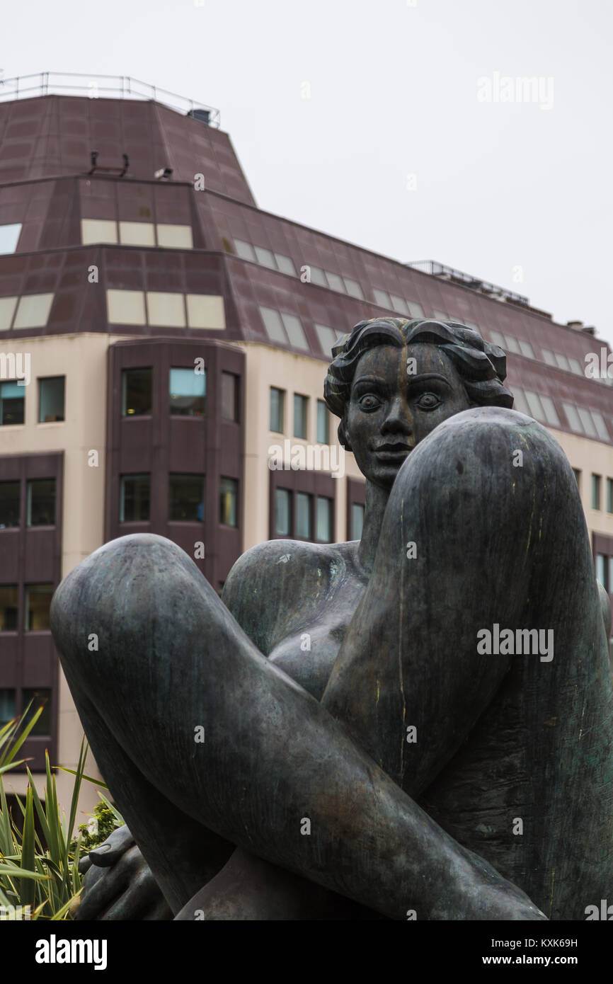 Il fiume, localmente noto come Floozie nella Jacuzzi visto in Victoria Square a Birmingham. Originariamente da Dhruva Mistry come di una fontana di acqua ha Foto Stock