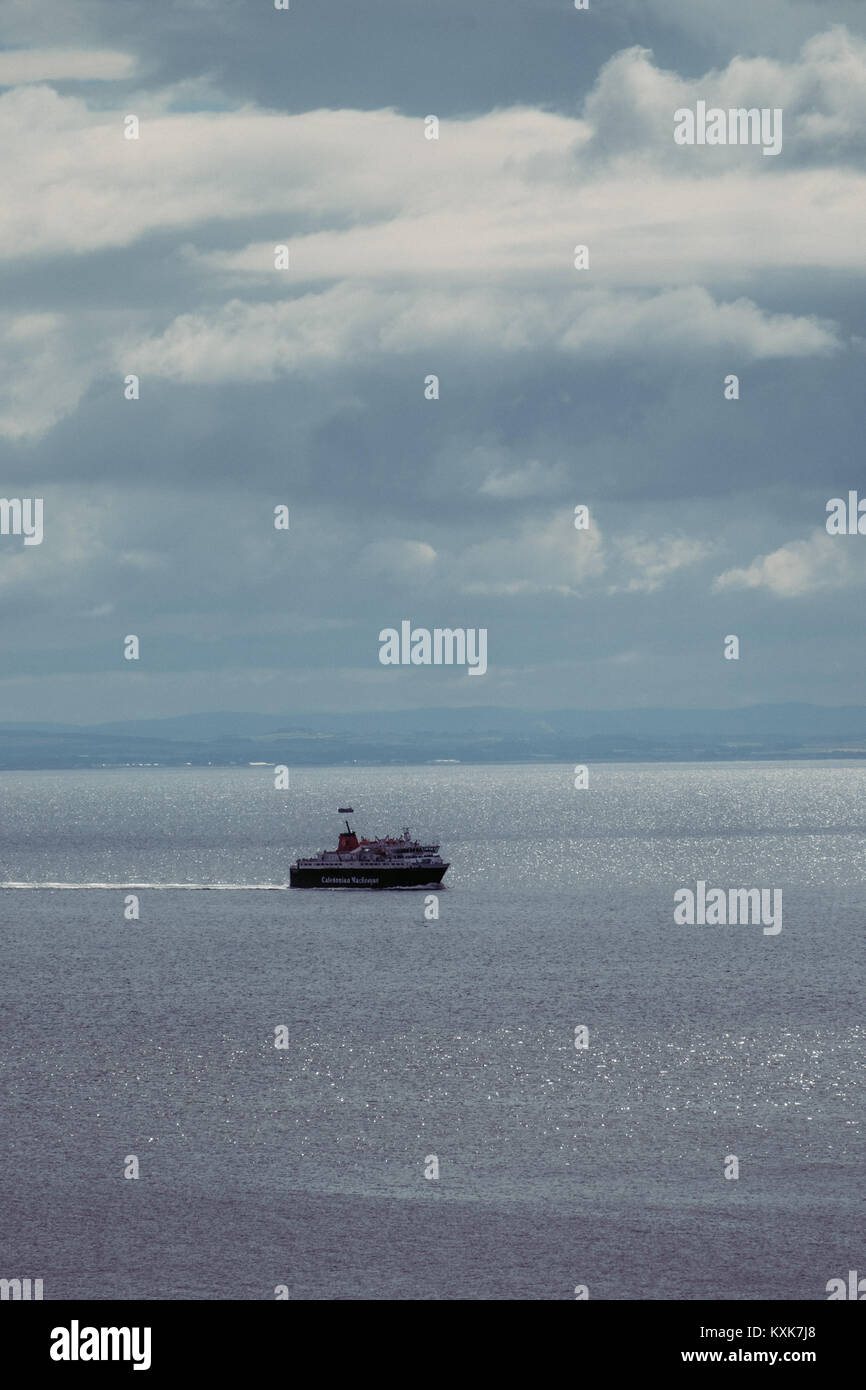 Caledonian MacBrayne MV Caledonian Isles incrocio tra Ardrossan e Brodick, Ella fa la traversata, tutto l'anno, fino a cinque volte al giorno. Foto Stock