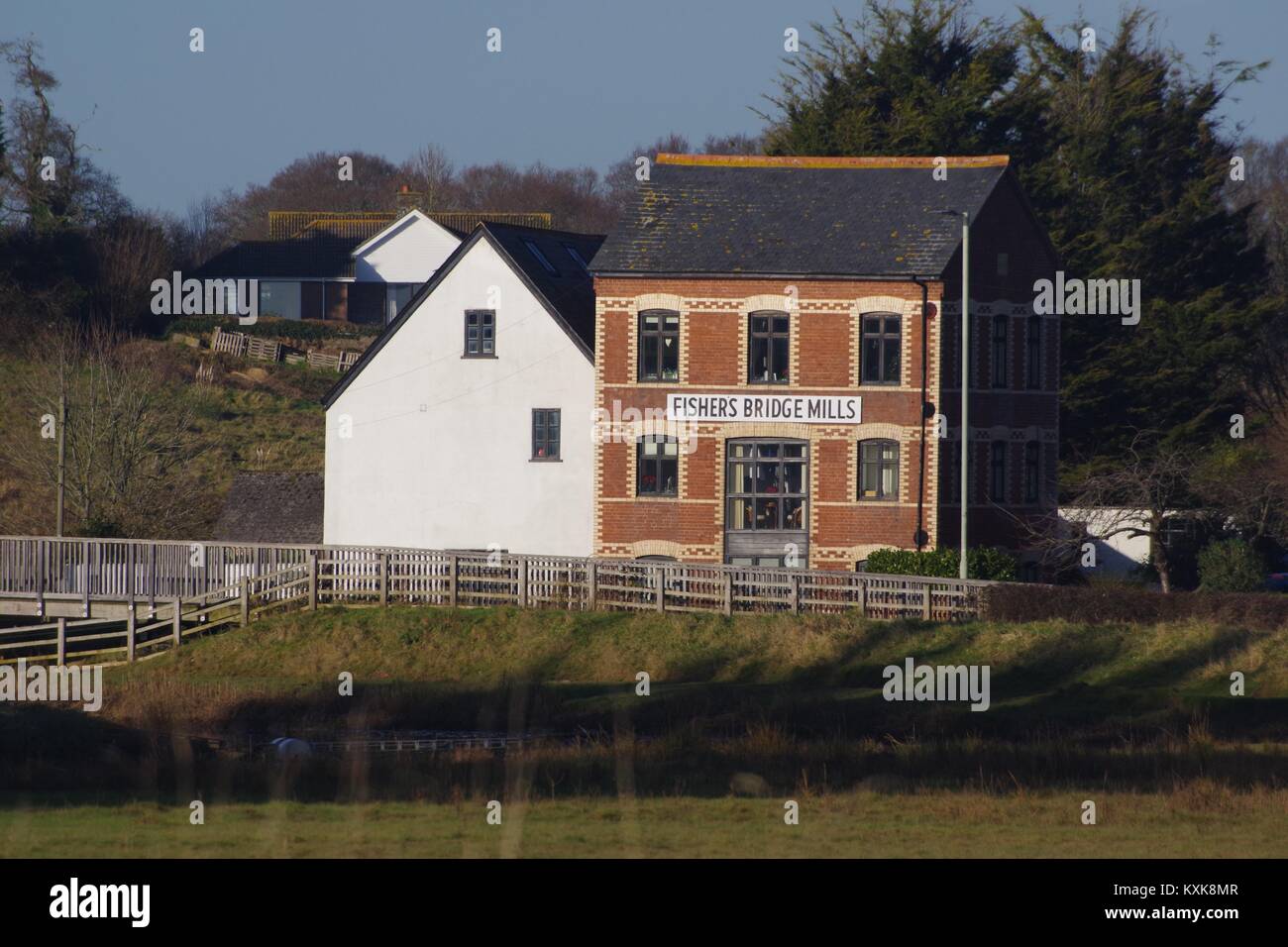 Ponte di pescatori Mill, Vittoriano mulino di marea. Fiume Clyst, Topsham, Devon, Regno Unito. Gennaio, 2018. Foto Stock