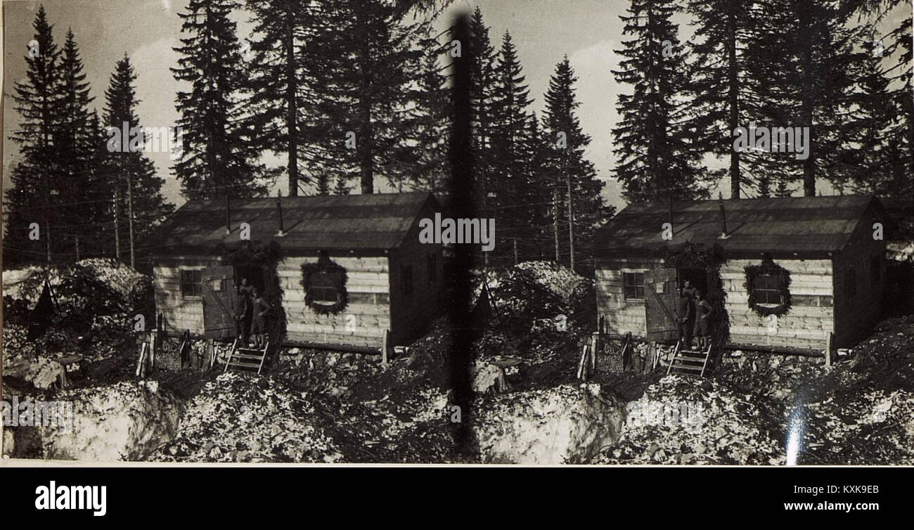 Una fotografia dell'epoca della seconda guerra mondiale che mostra l'Oberleutnant Mlaker presso il deposito degli attrezzi vicino alla strada della Venna, raffigurante la logistica militare e l'attività del personale. Foto Stock